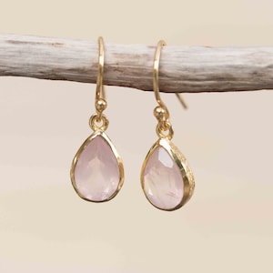 Druppeloorbellen rozenkwarts ~ bungelen ~ sieraden ~ 18k verguld ~ natuurlijk ~ minimalistisch alledaags ~ cadeau voor haar ~ boho ~ hippie ~ ME190