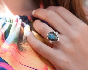 Rainbow Labradorite Ring ~ Statement ~ Big ~ Tear Drop ~ Gemstone ~ Natural ~ Sterling Silver 925 ~Handmade~Colorful~ Organic ~ Gift ~ MR027