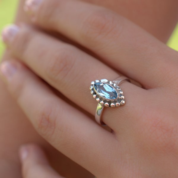 Ring blauwe topaas ~ 925 sterlingzilver ~ Sieraden ~ Handgemaakt ~ Alledaags ~ Casual ~ Delicaat ~ Geboortesteen december ~ Boho ~ Hippie ~ Boho ~ MR093