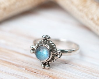 Moonstone Ring ~ Gemstone ~ Statement ~ Everyday ~ Casual ~ Jewelry ~ Sterling Silver 925 ~ Bohemian ~ Boho ~ Hippie ~ Gift ~ MR011