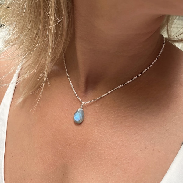 Labradorite Necklace ~ Sterling Silver 925 ~ Gemstone ~ Natural ~ Statement ~ Jewelry ~ Handmade ~ Delicate ~ MN092