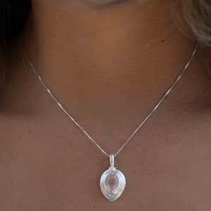 Labradorita, calcedonia aguamarina, cuarzo rosa, piedra lunar ~ Lágrima ~ Plata esterlina ~ Charm ~ En capas ~ minimalista ~ delicado MN185 Rose quartz