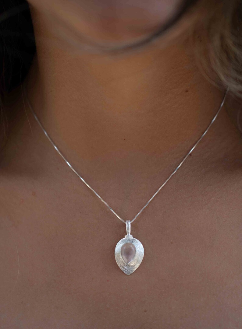 Labradorita, calcedonia aguamarina, cuarzo rosa, piedra lunar ~ Lágrima ~ Plata esterlina ~ Charm ~ En capas ~ minimalista ~ delicado MN185 Rose quartz