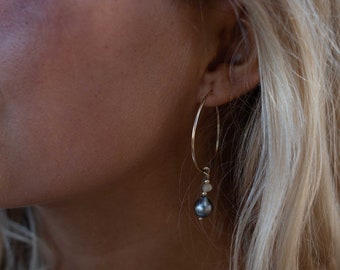 Pendientes de aro de perlas de Tahití ~ 14k relleno de oro o plata de ley ~ Joyería ~ Natural ~ Orgánico ~ Boho cotidiano ~ Hippie ~ Círculo ~ ME223