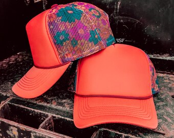 Casquette florale en filet à l'arrière | casquette, chapeau, casquette de camionneur, couvre-chef, sport, football, barre à chapeau, chapeau DIY, chapeau en résille imprimé, turquoise, boujee, trucker