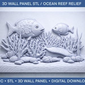 以下が含まれることがあります： 海洋サンゴ礁のシーンを描いた3Dウォールパネル。2匹の魚がサンゴ、貝殻、その他の海洋生物の上を泳いでいます。このパネルはデジタルダウンロードで、「3D WALL PANEL STL / OCEAN REEF RELIEF」と「CNC • STL • 3D WALL PANEL • DIGITAL DOWNLOAD」のテキストが含まれています。
