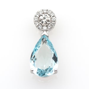 Ciondolo in oro bianco con acquamarina da 1,65 ct. e 0,14 carati. di diamanti.