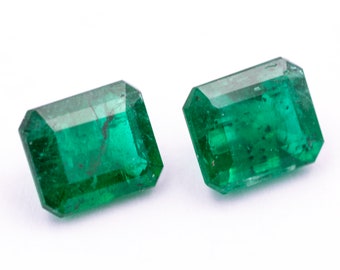 Pair of natural emerald of 1.64 carat. - Emerald rectangular cut. - Origin Brazil.