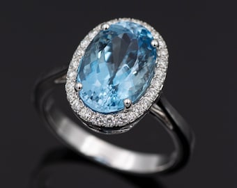 18k/750 white gold ring with 4.65 ct. aquamarine and 0.27 ct. diamonds with HRD jewelry report.