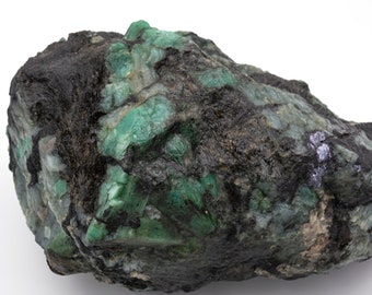 Great natural raw emerald of 2.5 kilograms with matrix of black mica and quartz.