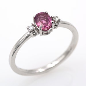 18k/750 white gold triplet ring with 0.45 ct. pink sapphire and 0.05 ct. diamonds.