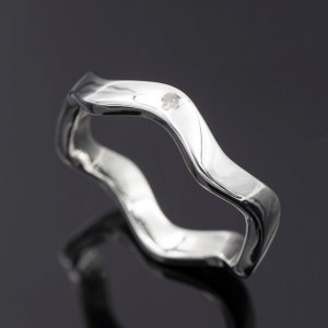 925 silver ring with 0.01 ct diamond. One size: 6 1/2 (US).