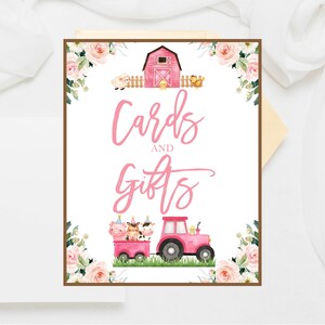 Signe imprimable de cartes et de cadeaux d'animaux de ferme de fille, signe de cartes et de cadeaux de ferme, anniversaire de basse-cour de fille, décoration de table de ferme rose imprimable 2021