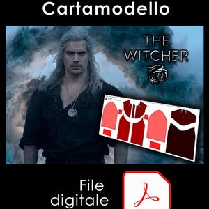 Puede incluir: Imagen de un hombre con pelo largo plateado, camisa negra y colgante. Se ve el texto "THE WITCHER". Se muestra un patrón de camisa, junto con el texto "File digitale scaricabile" y un icono PDF.
