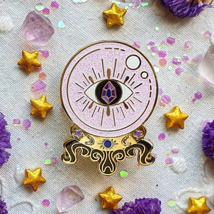 CRYSTAL BALL enamel pin. Gold finish, hard enamel. Green witch pin. glitter. spooky vibes pins. witchy accessories. Crystal, clayrvoyant.