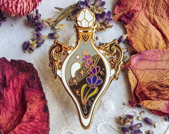 LAVENDER POTION enamel pin. Gold finish, hard enamel. Green witch pin. glitter. spooky vibes pins. witchy accessories. Crystal, lavender.