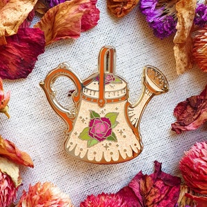 Arrosoir de roses. Épingle en émail dur. Épingle de sorcière. Épinglette automne en émail. Jeu d'épingles. accessoires tendance. Broche. Mini épingles. Théière. Thé.