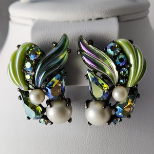 Schiaparelli Pearls - Etsy display picture 1