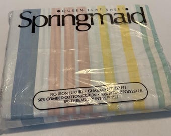 Sábana plana Queen Springmaid Vintage: Tela a rayas en tonos pastel, nueva de antiguo stock.