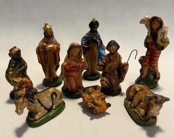 Presepe natalizio vintage da 9 pezzi, prodotto a Taiwan: Maria, Giuseppe, Gesù, asino, mucca, pastore e Re Magi.