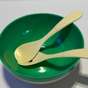 Vintage Thermotemp Raffiaware Green Tan Serving Bowl Spoon Fork Plastic MCM