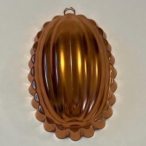 Vintage Copper Jell-o Mold: Oval Scalloped Metal Kitchen Wall Hanging