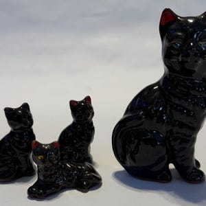 Vintage 1950’s MCM Redware Japan Clay Black Cat Figurines Mama 3 Kittens Jewel Missing