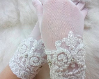 Ivory Bridal gloves, Lace Wedding gloves, Ivory lace gloves, Gloves with lace White bridal gloves, Short wedding gloves, Gloves for wedding