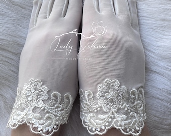 Light ivory and White Flowergirl Gloves First Communion gloves Lace Junior gloves prom gloves for Communion Little girls gloves Party gloves