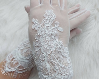 White Cord Lace Bridal gloves Wedding gloves, Bridesmaid Lace gloves Prom bride gloves, wrist length gloves, French lace gloves with fingers