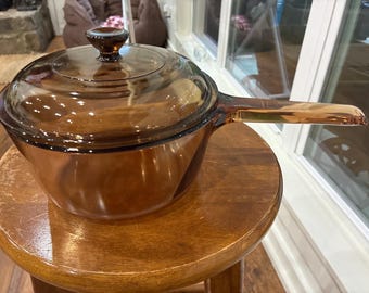 1.5 olla Vision Ware con tapa, ambas en excelente estado.