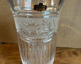 Jarrón floral vintage de cristal de plomo esmerilado con 24 por ciento de zajecar y Yugoslavia.