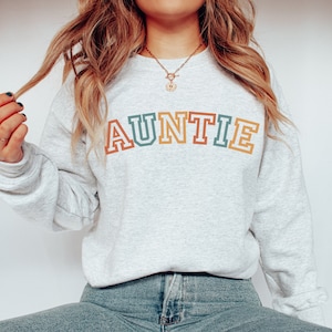 Retro Auntie Sweatshirt | Auntie Crewneck | Pregnancy Announce Crewneck for Aunt | New Aunt To Be Gift | Gift for Aunt