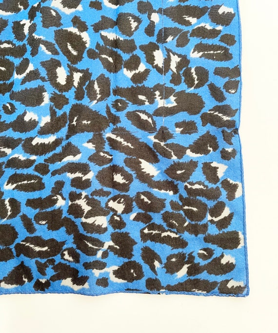 70's Vintage Blue Cheetah Scarf - image 2