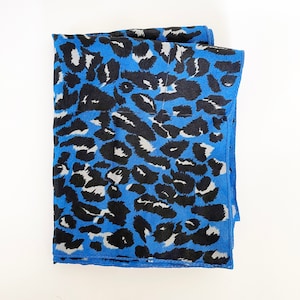 70&#39;s Vintage Blue Cheetah Scarf