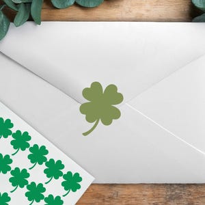 Shamrock Stickers, Four Leaf Clover Stickers, St. Patrick's Day Theme, Botanical Seal, Irish Wedding Party Invitation Envelope Seals zdjęcie 1