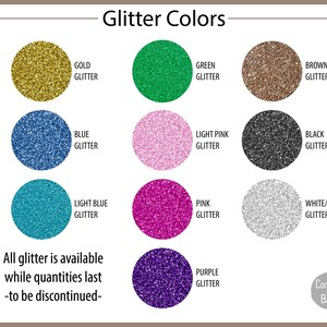 K&ouml;nnte beinhalten: Eine Farbkarte mit dem Titel Glitter Colors zeigt zehn kreisf&ouml;rmige Glitzerproben in Gold, Gr&uuml;n, Braun, Blau, Hellrosa, Schwarz, Hellblau, Pink, Wei&szlig;/Silber und Lila. Der Text besagt, dass der Glitzer nur solange der Vorrat reicht erh&auml;ltlich ist.
