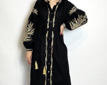 Bloemen geborduurde zomerjurk, Oekraïense zwarte jurk maxi, boho-volkskleding, handgemaakt cadeau-idee, tarwe vyshyvanka-jurk