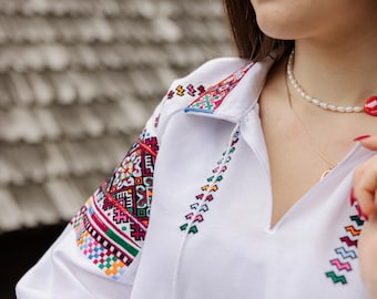 ウクライナ刺繍ブラウス、ウクライナのシンボル、青いウクライナ刺繍 
