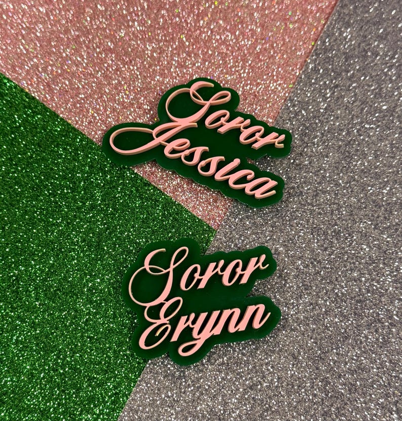 Épinglettes roses et vertes du chapitre de la sororité | Épinglettes en acrylique | Broches Soror | Porte-nom alias