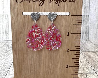 Valentines Day, Valentine’s Day gift, heart dangle earrings, heart earrings, gift for women, heart earrings, holiday earrings, birthday gift
