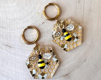 Bee dangle earrings, spring jewelry, Mothers Day gifts, summer earrings, earrings for mom, gifts for her, cute earrings, summer jewelry
