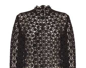 Chaqueta negra de encaje festoneado de los años 60 con diseño de rosa