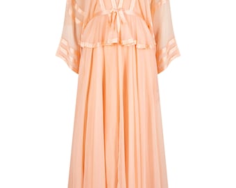1970er Jahre Jean Varon Pfirsichfarbenes Chiffonkleid mit Zierband