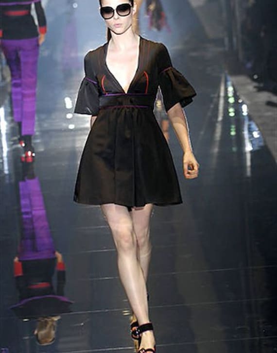 Minivestido de seda negro Gucci documentado en la pasarela de Gucci 2007 Etsy Mexico