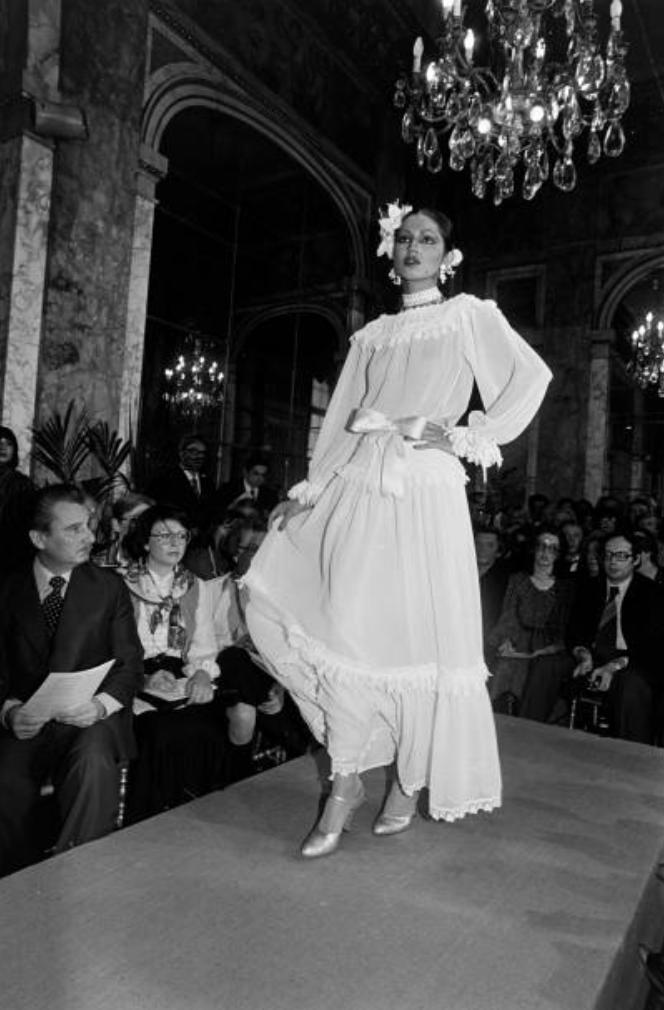 1977 Yves Saint Laurent Haute Couture Ivory Silk Crepe Dress - Etsy 1977 Yves Saint Laurent Haute Couture Ivory Silk Crepe Dress - Etsy