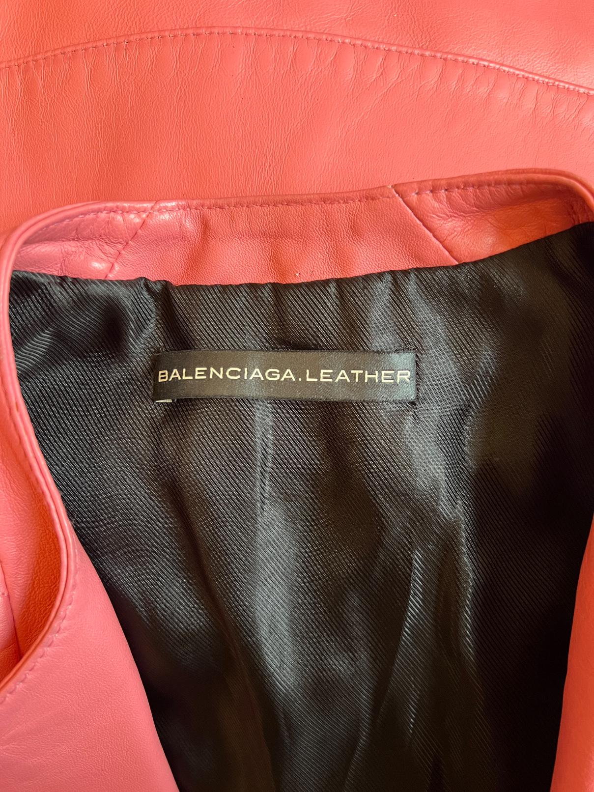 ニコラ・ジェスキエール、バレンシアガのピンクのレザー