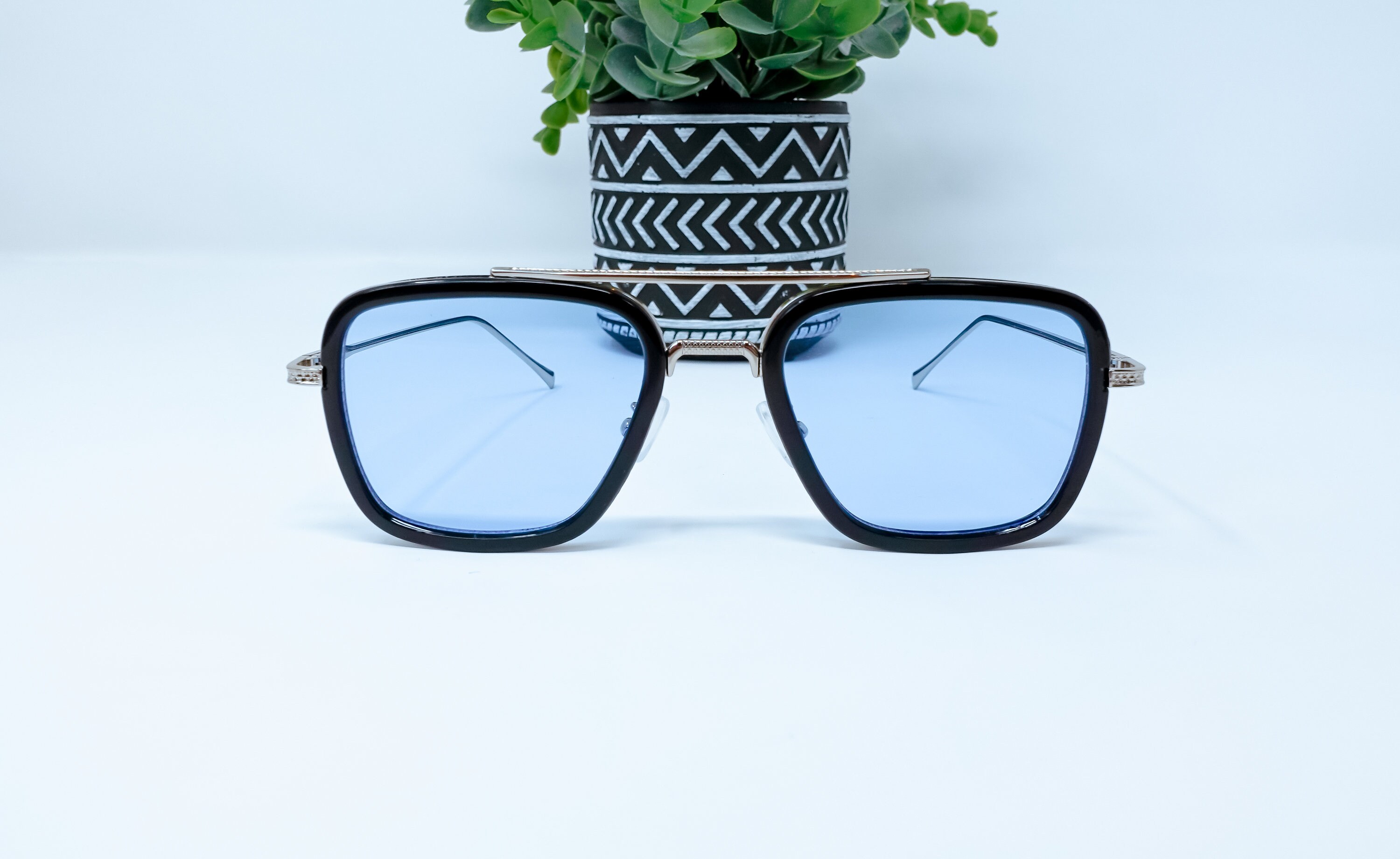 Yvey Polarized Sunglasses For Men & Women - Vintage Pilot Style UV400 Protection, Hero-Inspired Metal Frame - View #5