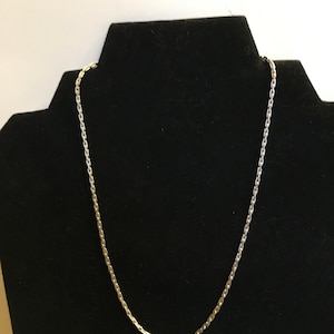 Vintage Sarah Coventry Silver toned Chain Necklace 15 inches Beautiful Shiny Classy