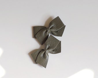 Elena / 10 Colors Leather Bow Headband, Leather Bow, Baby Bows, Baby Headbands, Baby Girl , Baby Hair Clip